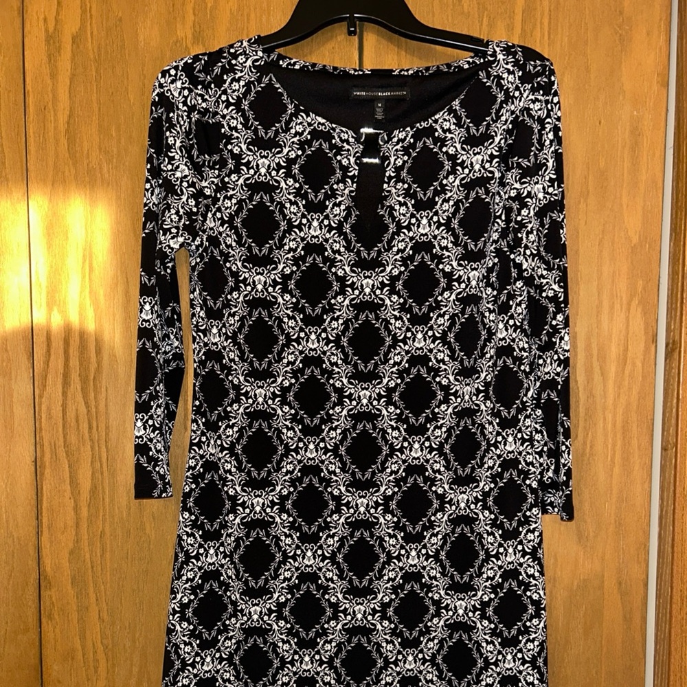 White House Black Market Medallion Print  Black and White 3/4 Sleeve Dress